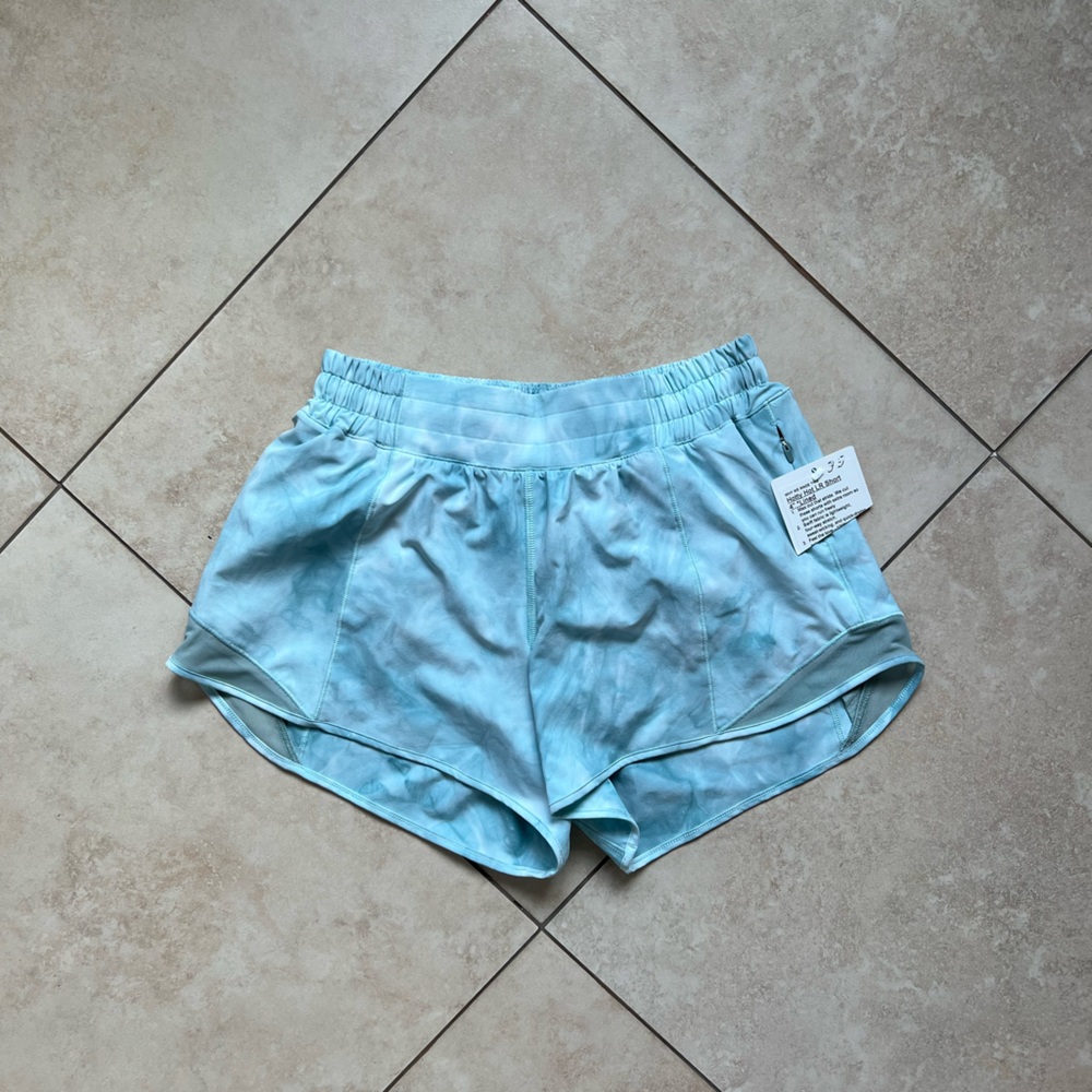 Lululemon Hotty Hot Short 4" in Diamond Dye White Sheer Blue Silver Blue Size 6